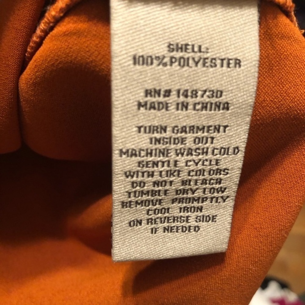 Eci Burnt Orange Tie Waist 3/4 sleeve long silky blouse size large - Picture 9 of 9